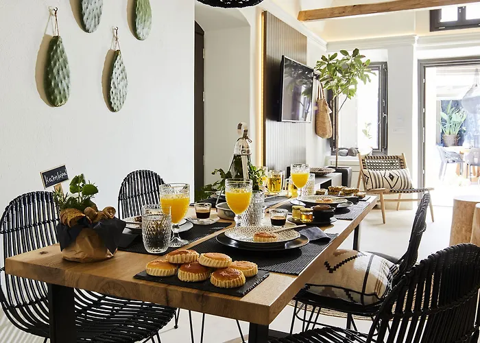 Floria Bed & Breakfast 4*