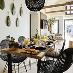 Floria Bed & Breakfast 4*