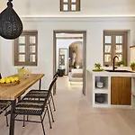 Floria Bed & Breakfast 4*