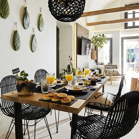 Floria Bed & Breakfast 4*