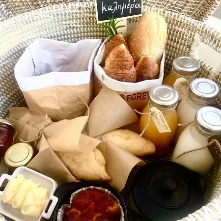 Floria Bed & Breakfast 4*